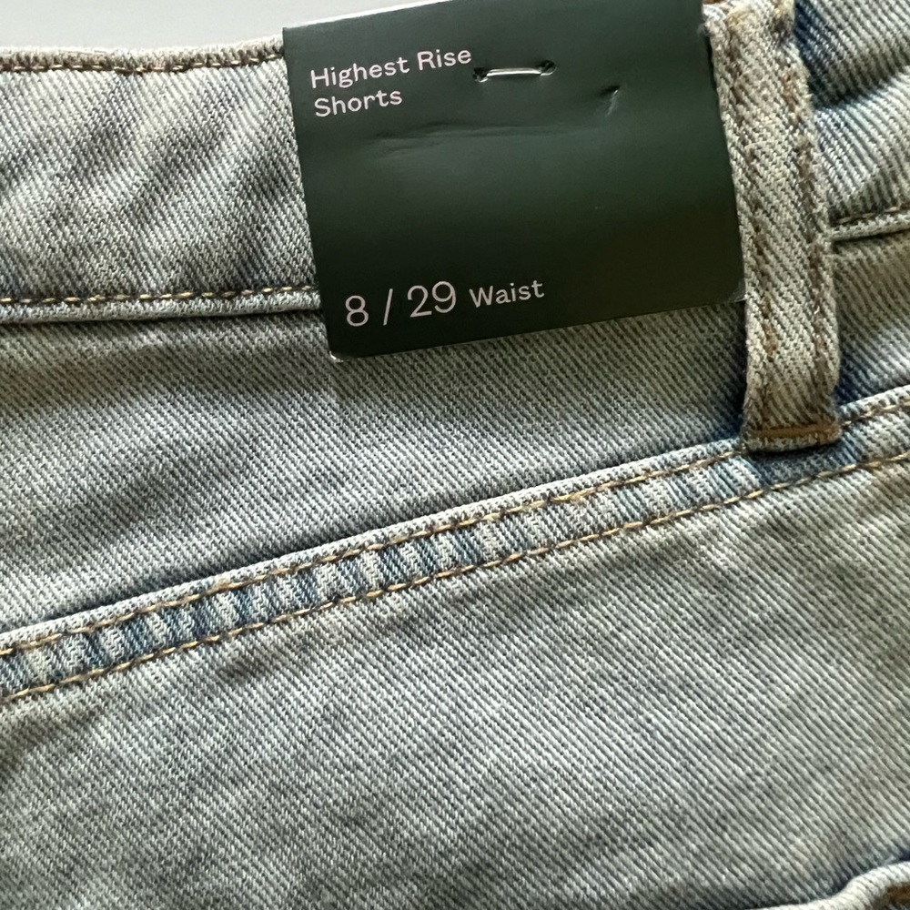 NEW Wild Fable High Rise Shorts Size 8 Light Wash Denim Cutoffs Frayed Hem NWT - Picture 4 of 4